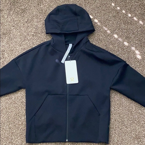 Never worn LuluLemon shaped jacket - Picture 2 of 2